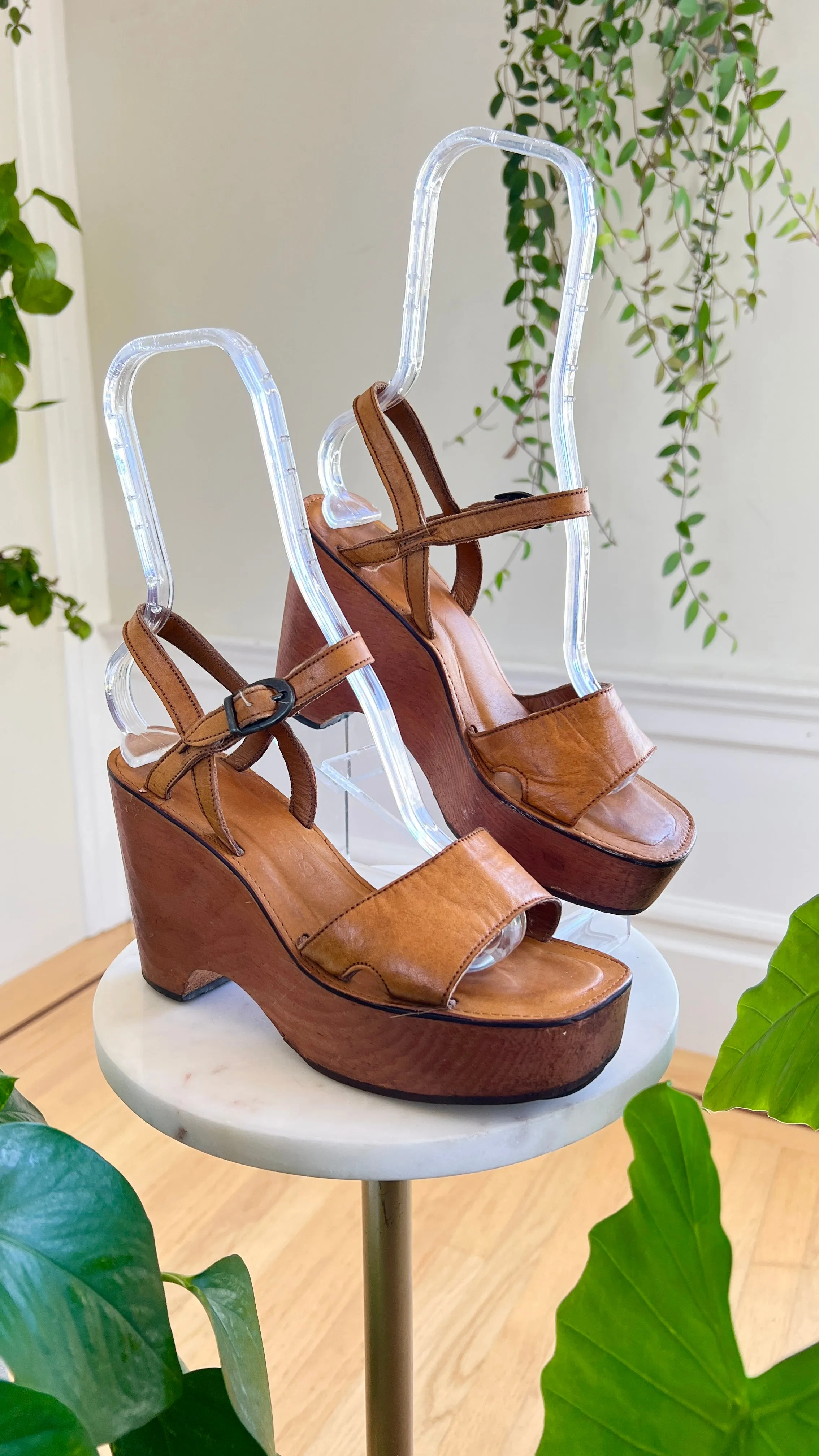 1970s Leather & Wood Platform Sandals | size US 8