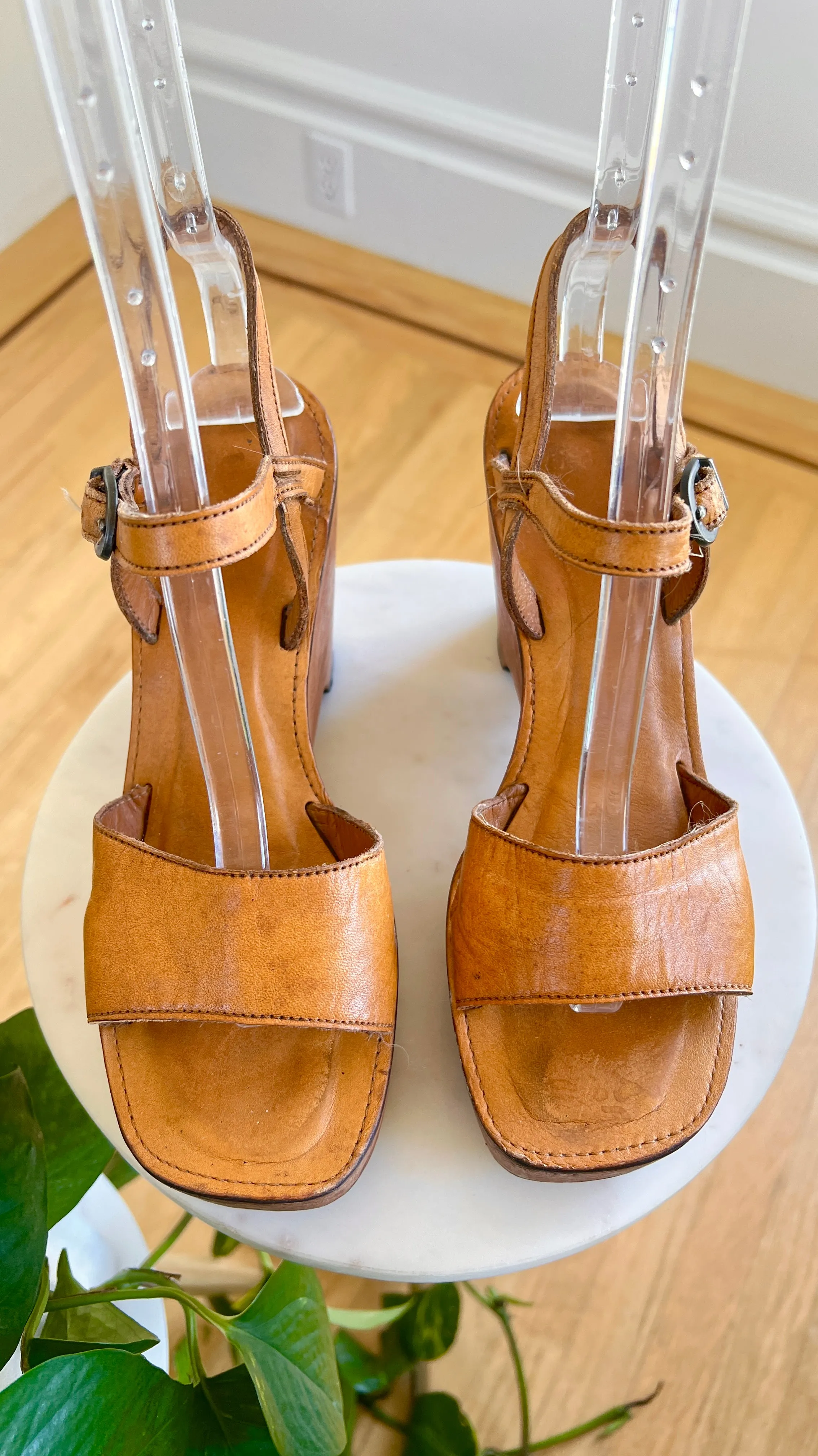 1970s Leather & Wood Platform Sandals | size US 8